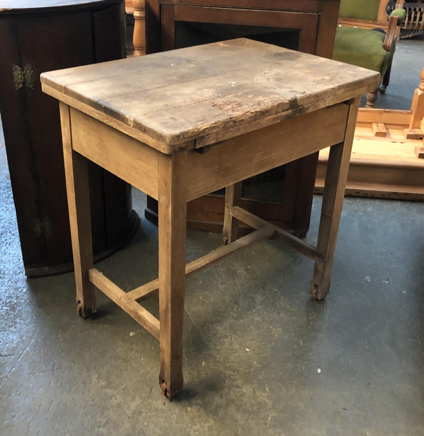 An oak mangle table with hinged top, 76x54x79cmH