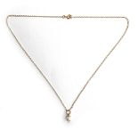 A 9ct gold necklace with a pearl pendant, the pearl approx. 0.7cmD, the chain 45cm long unclasped,