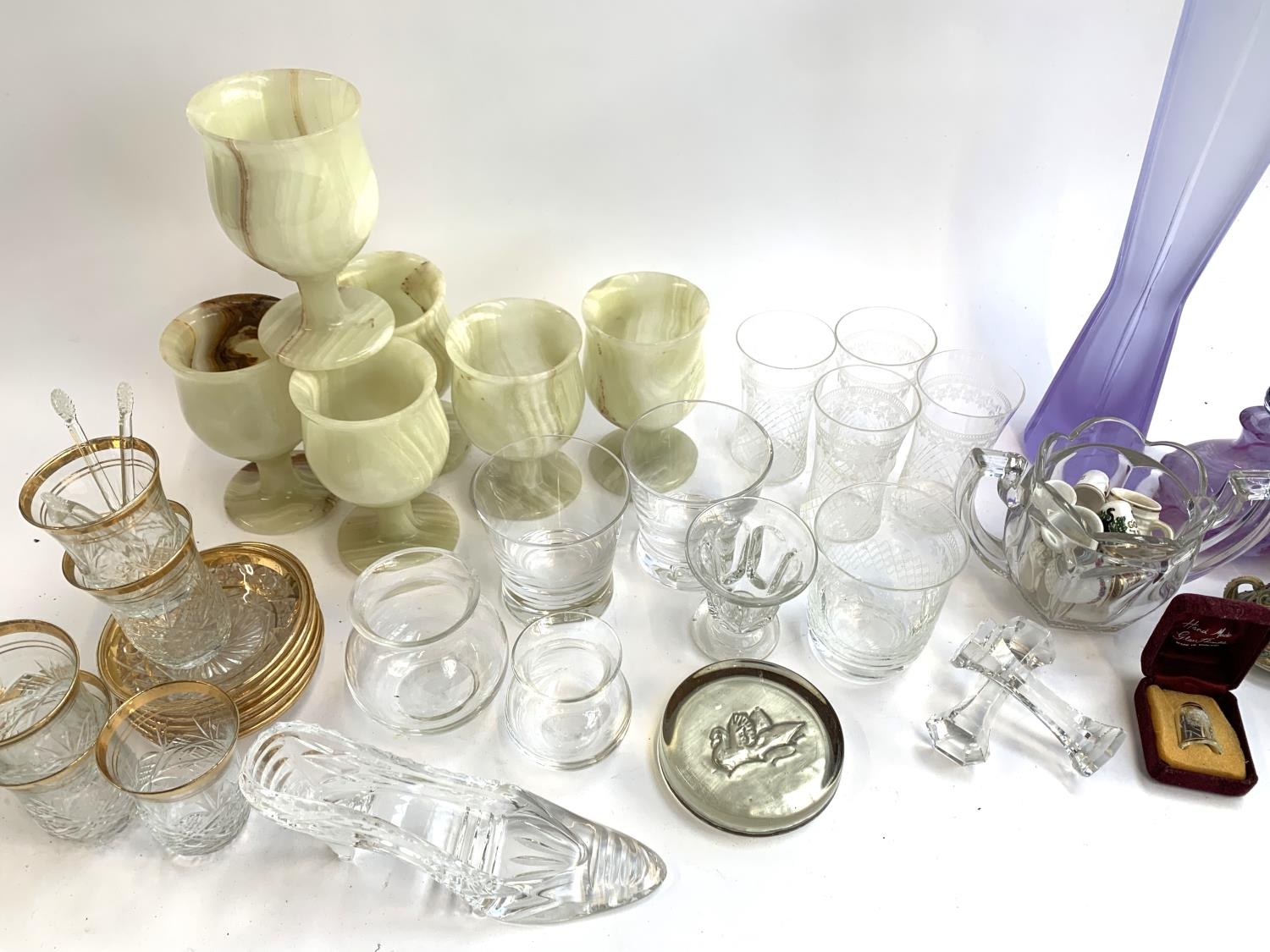 A mixed lot to include a set of 6 onyx goblets, a pair of boxed Royal Worcester egg coddlers, purple - Image 4 of 4