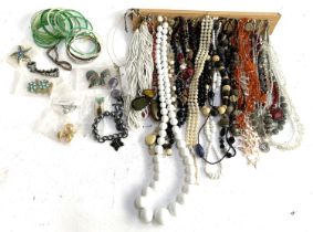 A mixed lot of costume jewellery to include 835 silver pendant, shell necklace, enamel pendant, faux