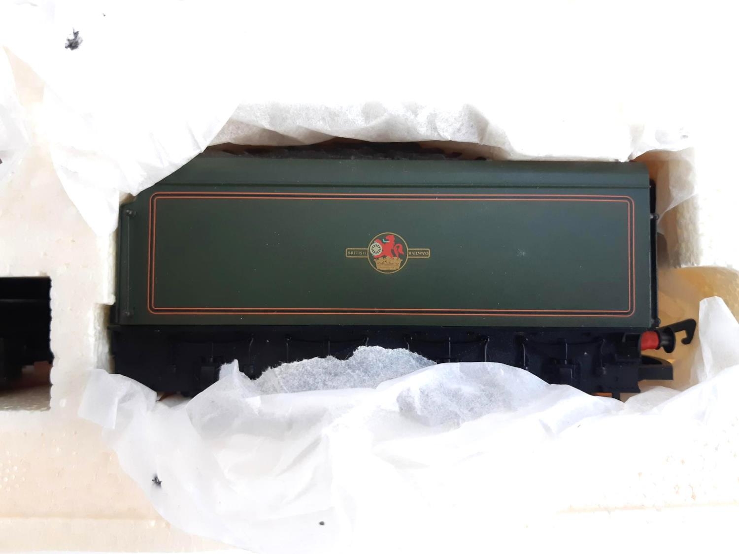 A Hornby OO gauge BR 4-6-2 Class A4 locomotive and tender, 'Golden Fleece', R2101, boxed - Image 4 of 5