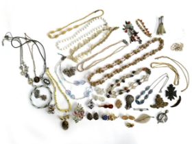 A mixed lot of costume jewellery to include white metal filigree; Scottish grouse claw brooch;