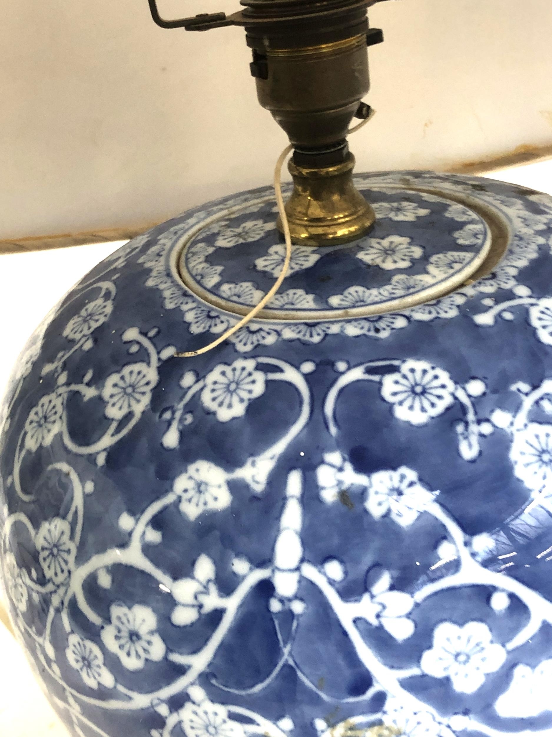 A Chinese blue and white ginger jar, converted as a table lamp, 46cm to top of shade - Image 2 of 2