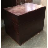 An oak storage box, locked, 47x32x37cm