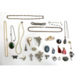 A mixed lot of jewellery to include silver Wedgwood jasperware pendant and brooch; silver