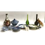 A mixed lot of ceramics to include Willow pattern plates; Masons Ironstone Chartreuse; Blue and