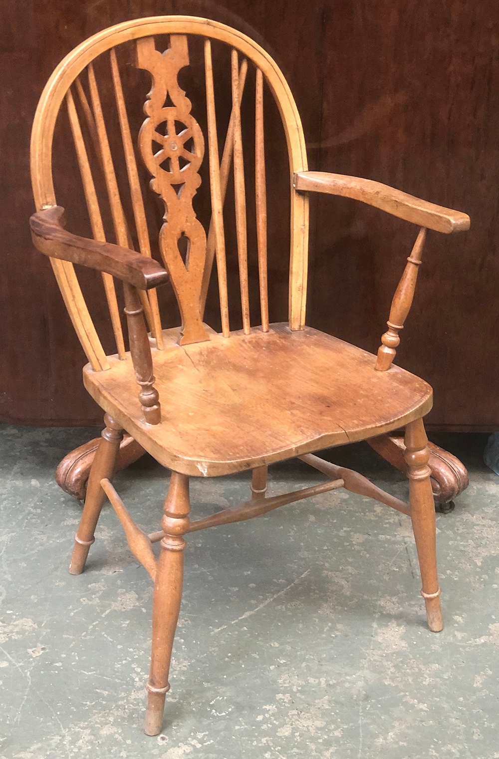 A generous late 19th/early 20th century ash, beech and elm wheel back Windsor chair, braced hoop