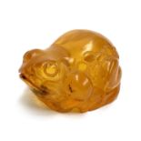 A small carved amber frog, 3.7cmL