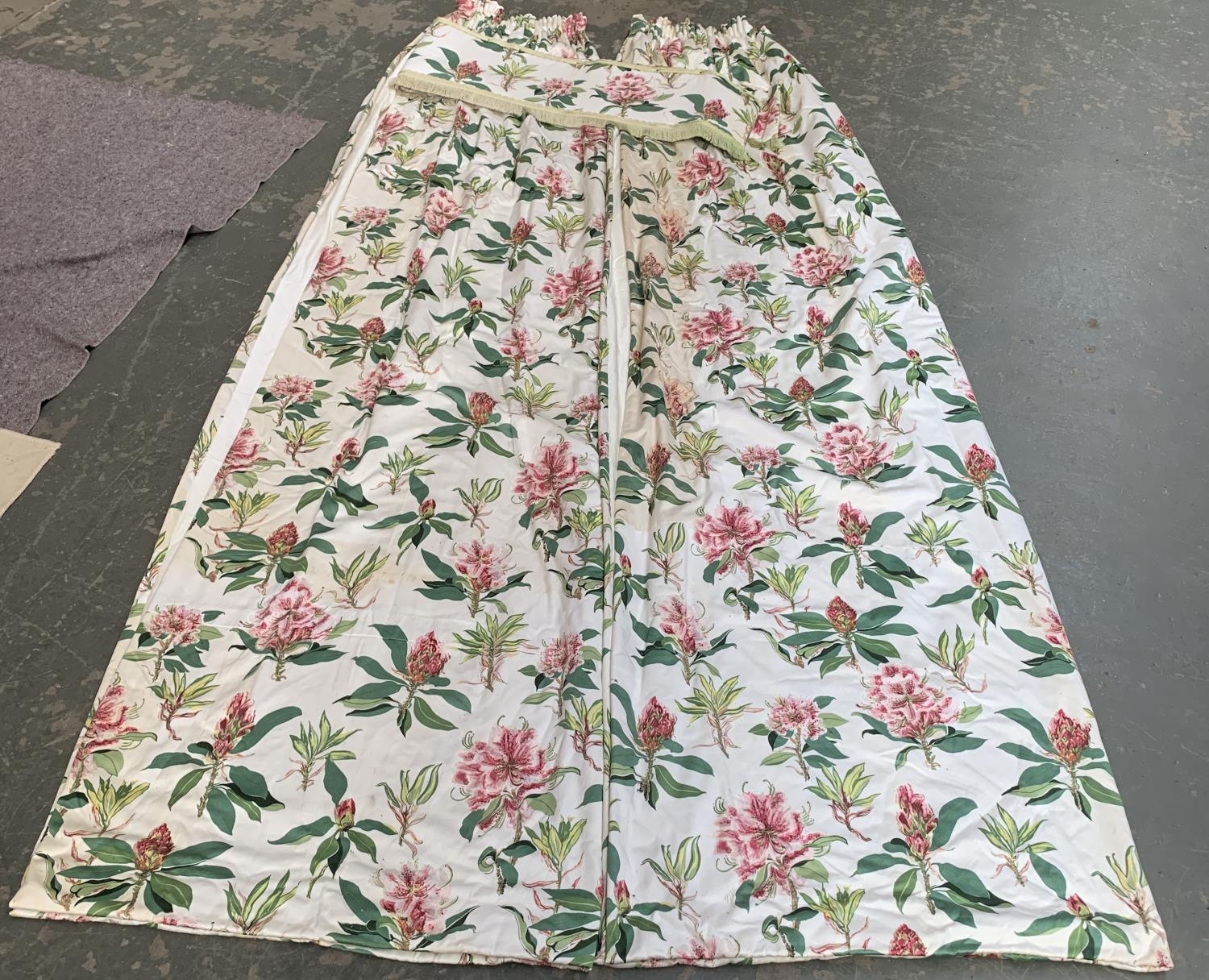 A pair of curtains with floral design, lined and interlined, approx. drop 281cm, ungathered width