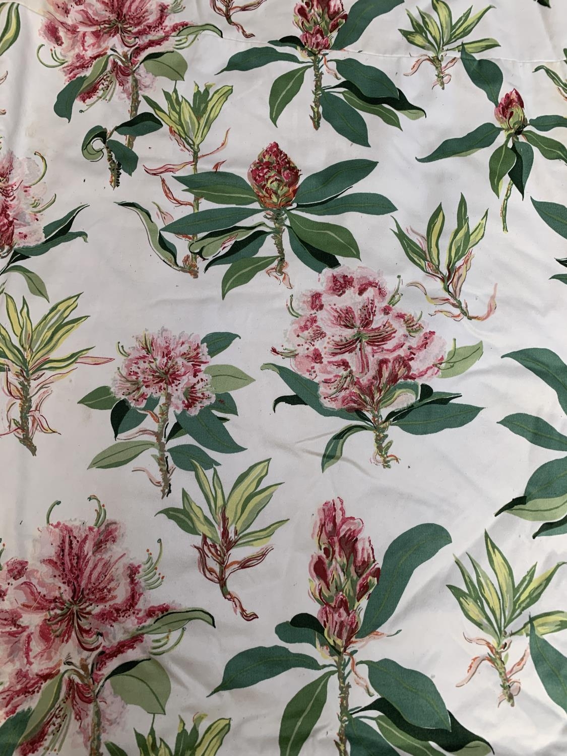 A pair of curtains with floral design, lined and interlined, approx. drop 281cm, ungathered width - Image 2 of 2