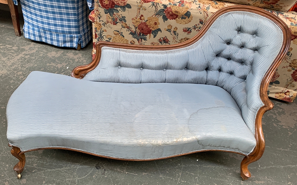 A late Victorian walnut framed button back chaise longue/day bed, serpentine seat raised on carved