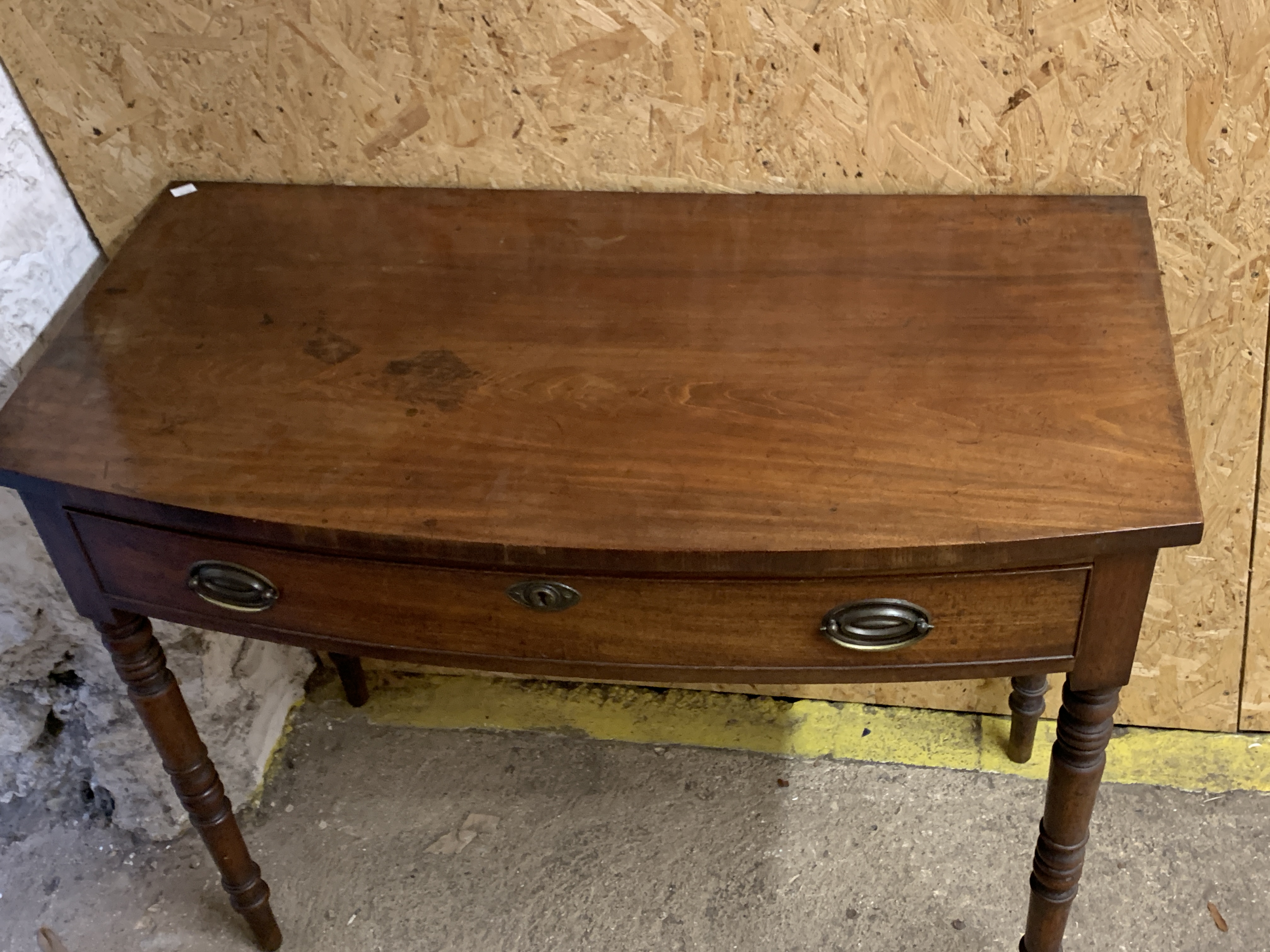 A Regency mahogany bowfront side table, with single drawer, on turned tapering legs, 99x51x79cm