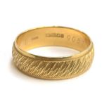 An 18ct gold band, engraved detail, size O, 4.8g