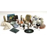 A mixed lot to include various trinkets, to include Stratton pill box; trinket boxes; conch shell;