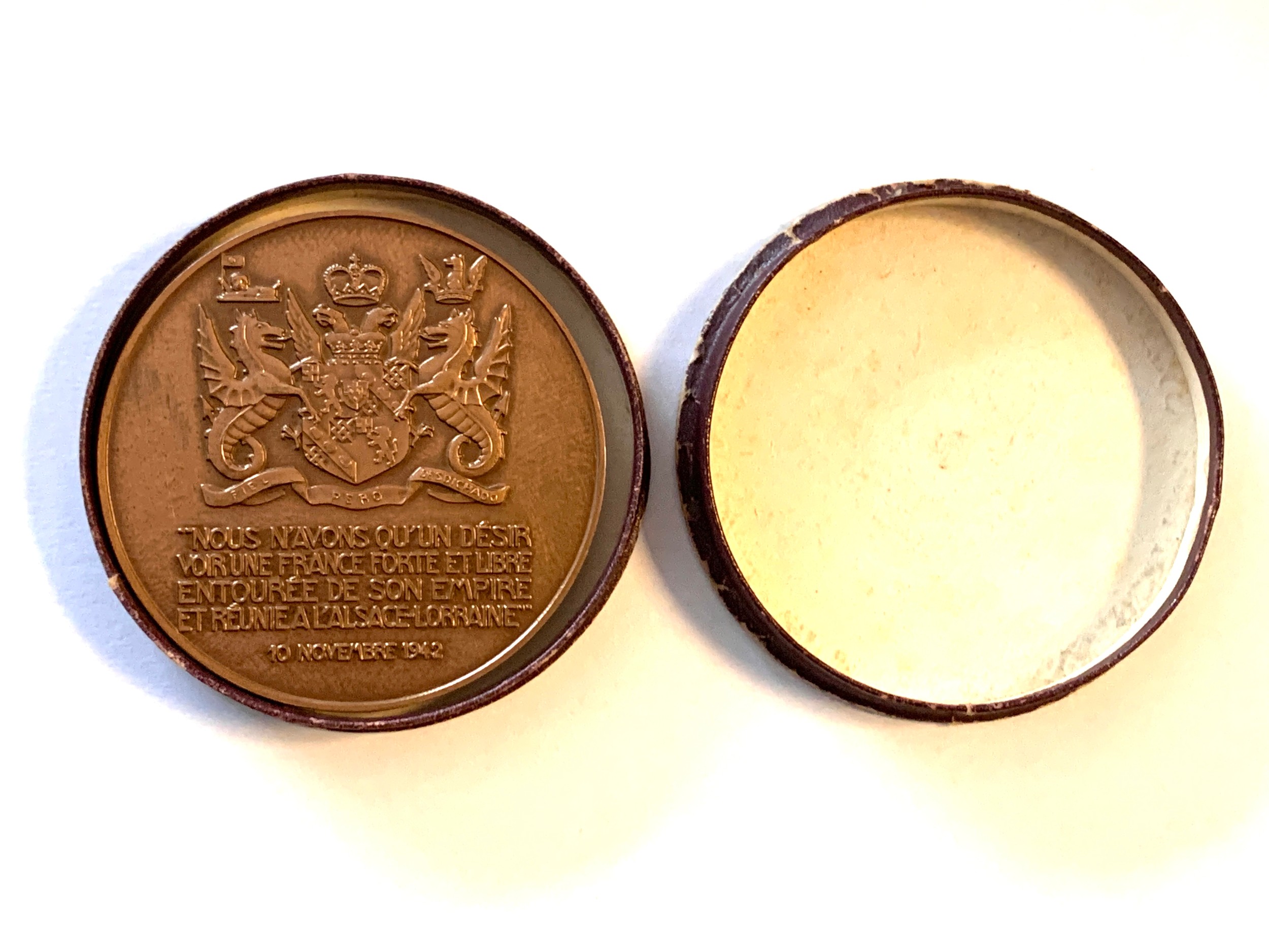 A bronze Winston Churchill medal struck by Pierre Turin in 1945, issued for the liberation of - Image 3 of 3