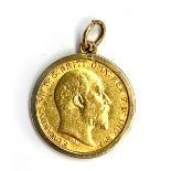 An Edward VII gold 1908 half sovereign in a 9ct gold pendant mount, approx. 4.9g