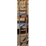 A vintage 6 rung ladder, 172cmH