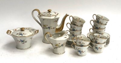 A Haviland Limoges coffee service, comprising coffee cups (10), saucers (12), coffee pot, sugar bowl