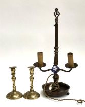 A two fitting table lamp, together with a air of brass candlesticks, each 19cmH