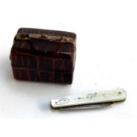 An early 20th century novelty miniature leather gladstone bag travel inkwell, 4.5cmW; together