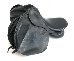 A Wychanger Barton Farrington's 17.5" cut back saddle, medium to wide fitting (5")