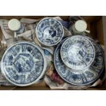A box of Chinese dinnerware, approx. 23 pieces