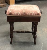 An early 20th century piano stool, with adjustable mechanism, 44x35cm
