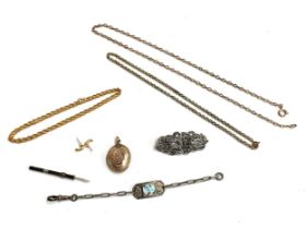 A mixed lot of jewellery to include yellow metal chains, marcasite dress clip, propelling toothpick,