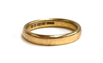 A 22ct gold wedding band, size R, 6.4g