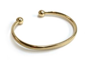 A 9ct gold hollow bangle, 5.6g