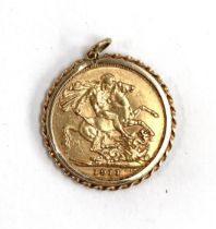 A 1911 gold sovereign in a 9ct gold pendant mount, 8.7g gross weight