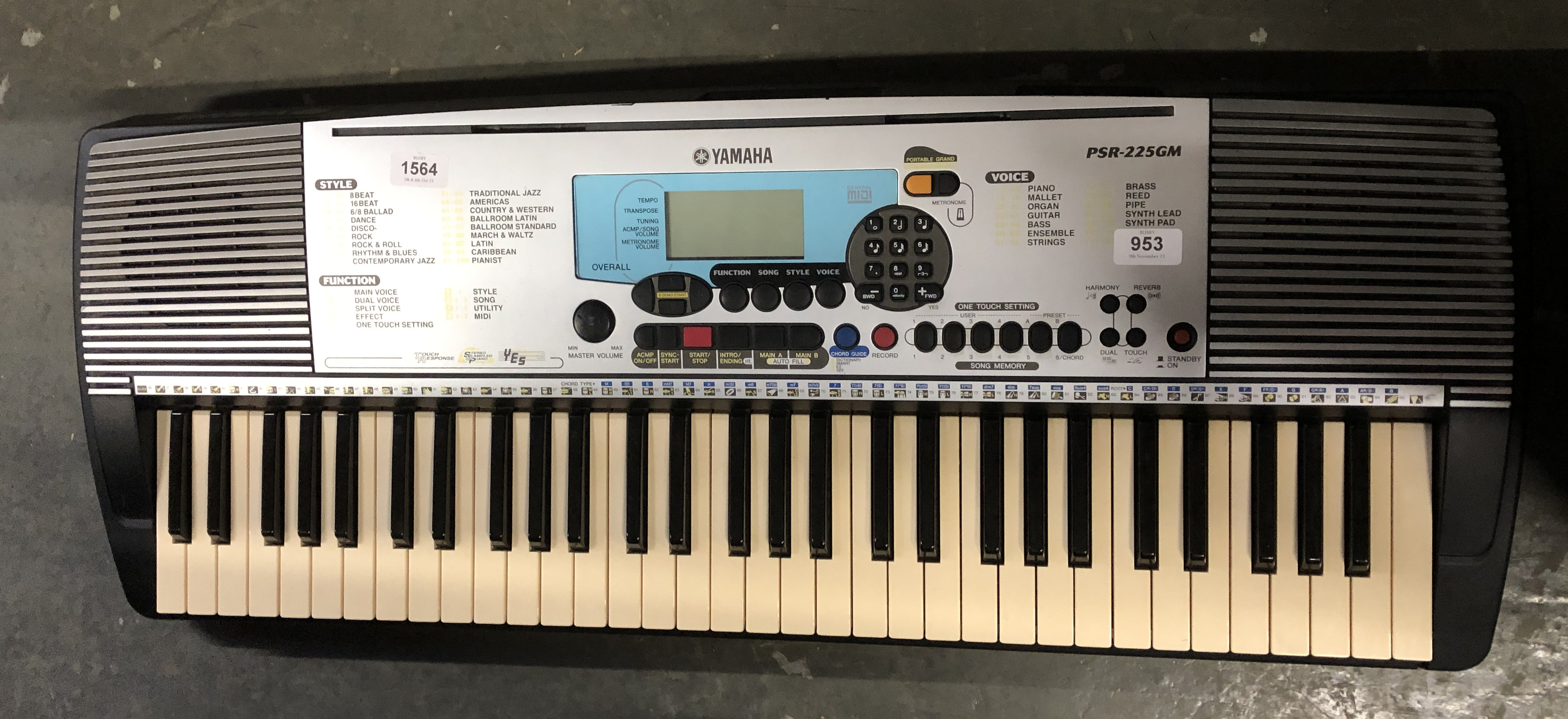 A Yamaha PSR-225 GM keyboard with stand