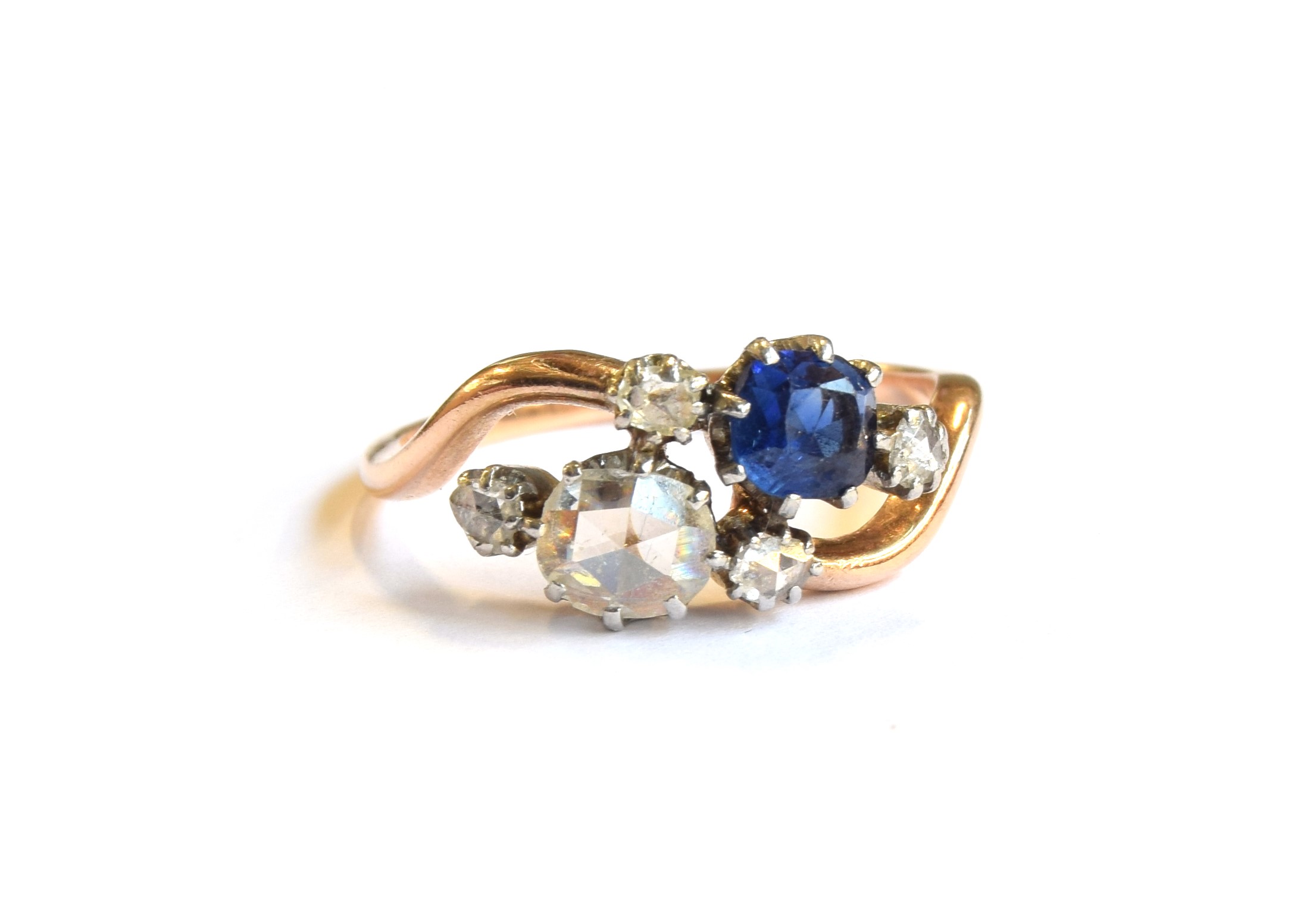 An early 20th century 18ct gold 'Toi et Moi' diamond and sapphire crossover ring, the large rose cut - Image 4 of 6