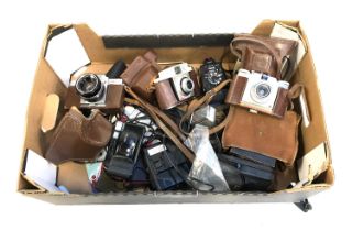 A mixed lot of photographic equipment