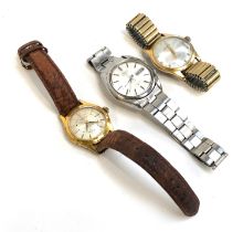 Three gents wristwatches: Seiko Automatic 17 jewel day-date stainless steel, 36mm diameter; an