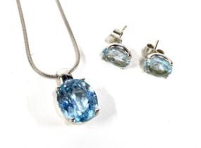 An 18ct white gold mounted blue topaz pendant, 2cmL, 5.5g gross weight, on an 18ct white gold