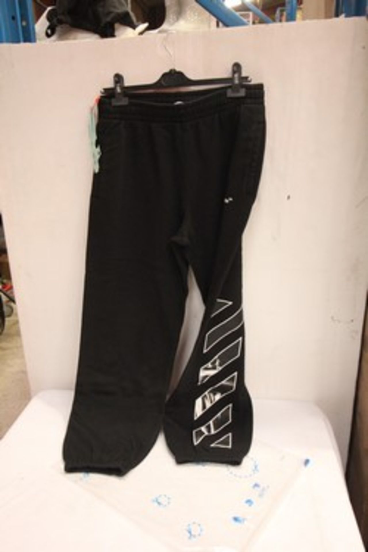 1 x pair of Off White black Caravag Diag slim sweat pants, size L - New with tags (E2A)