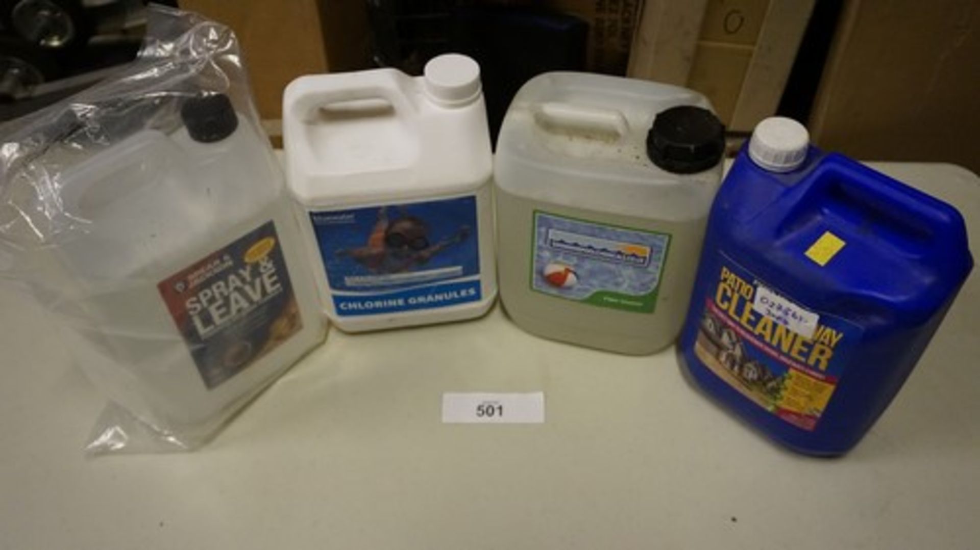 A selection of garden consumables including Mo Bacter Lawn Feed, Spear and Jackson spray and leave - Image 3 of 3