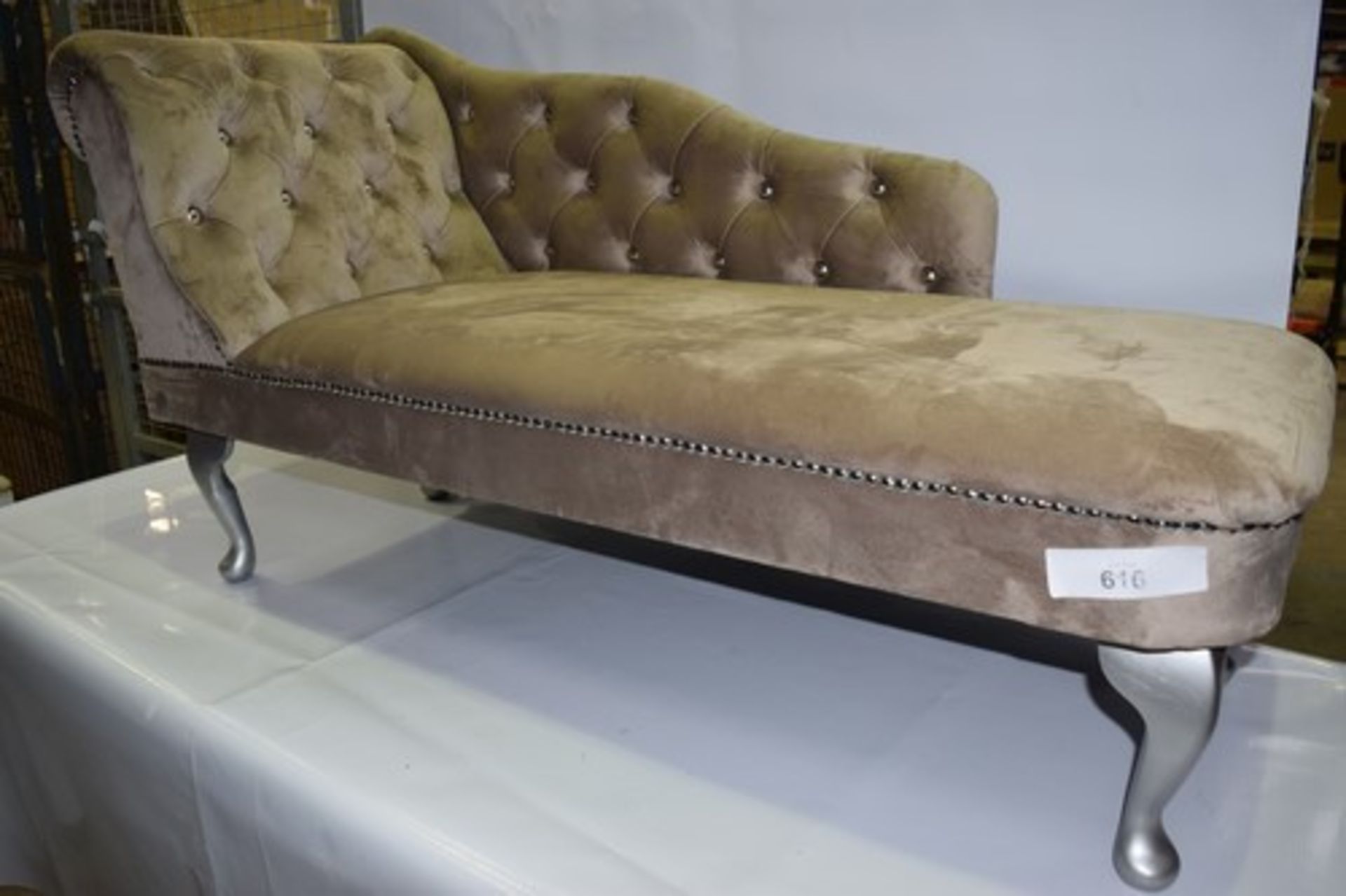 1 x Unbranded Chaise longue sofa- colour fawn/brown with silver feet. -new- (GS33B)