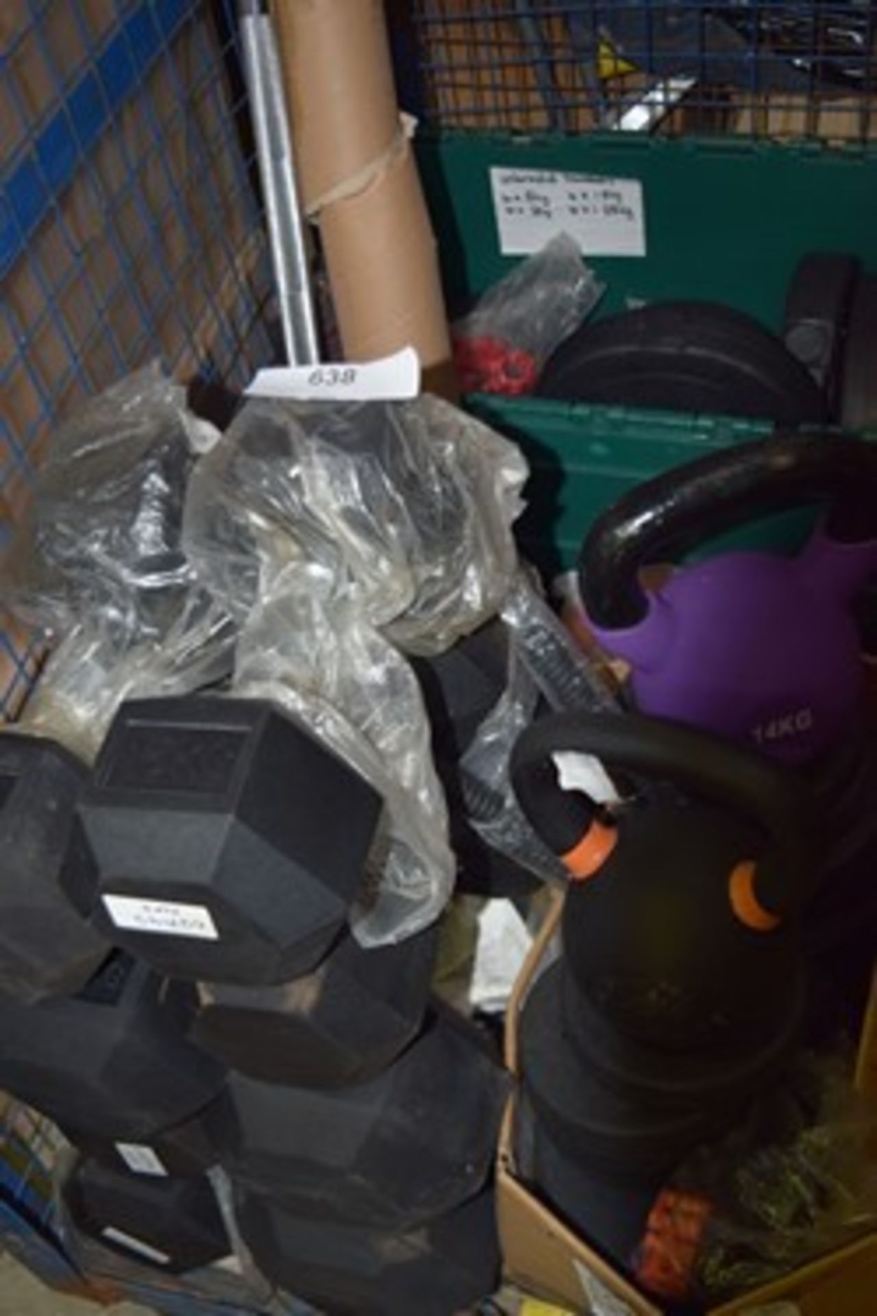 A selection of weights including 2 x unbranded dumbbell sets (slight indent on 2 discs on one of the - Image 4 of 4