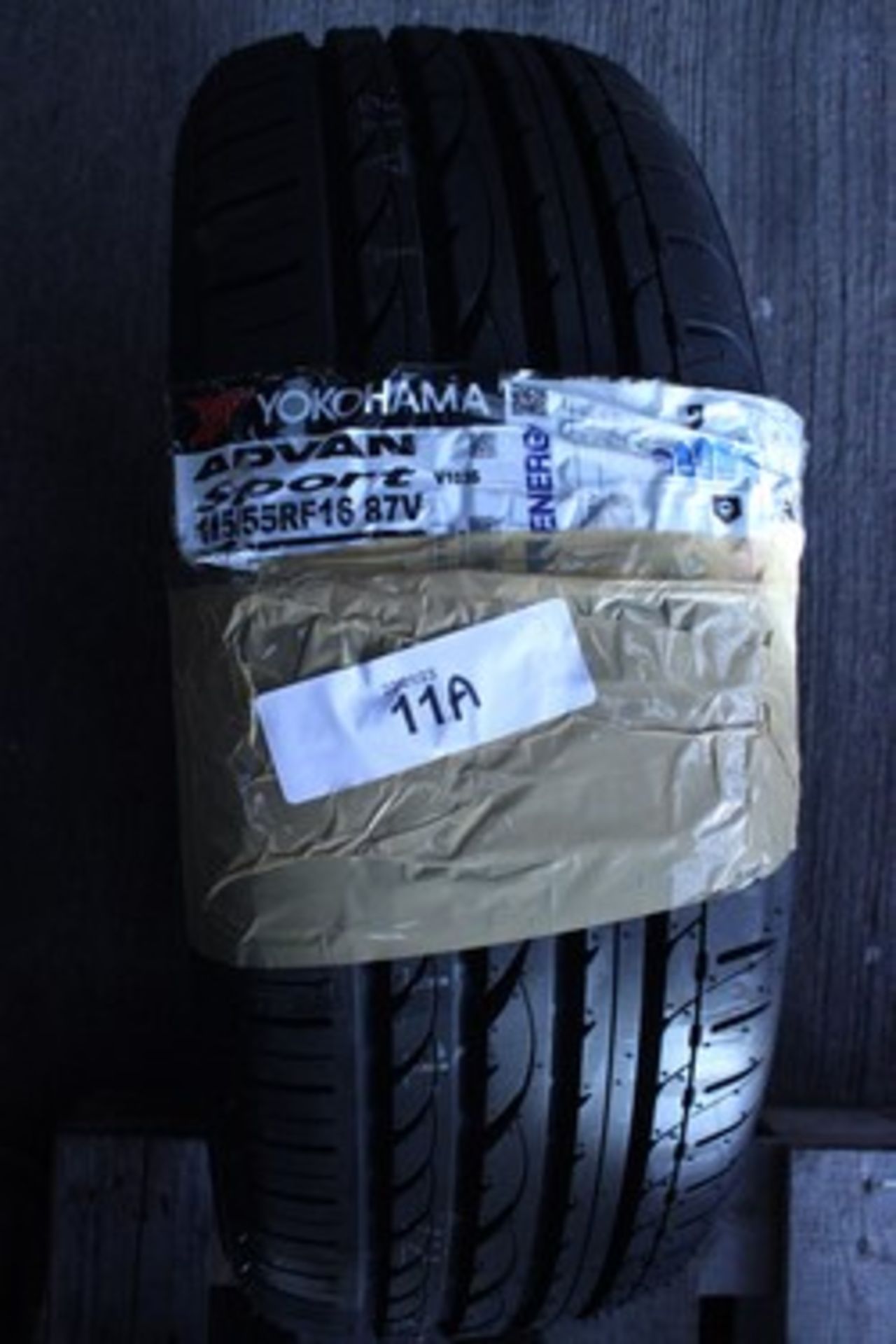 1 x Yokohama Advan Sport tyre, size 195/55RF16 - New with label (open shed)