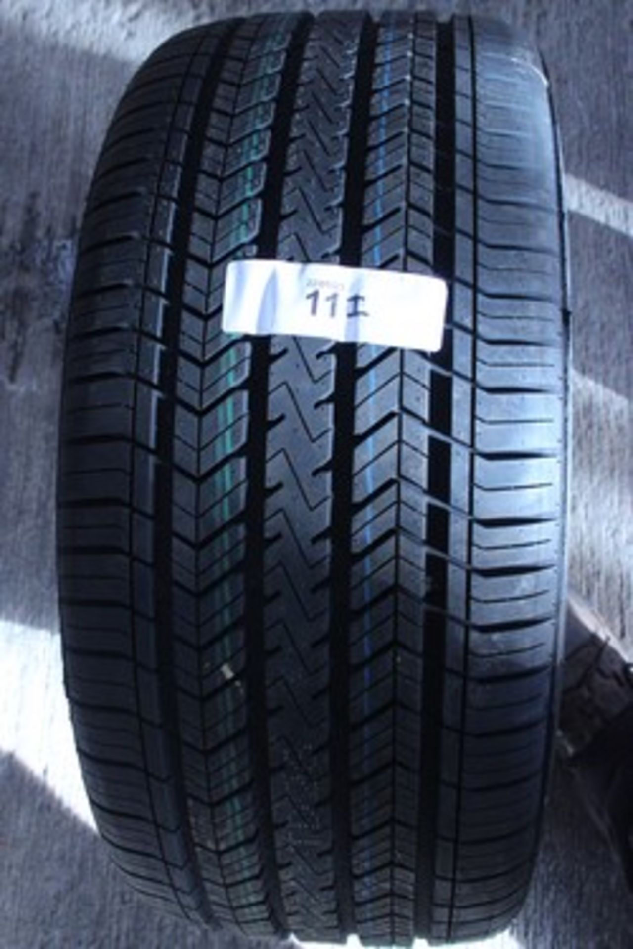 1 x Charmhoo CH01 tyre, size 225/40R18 - New with label (open shed)