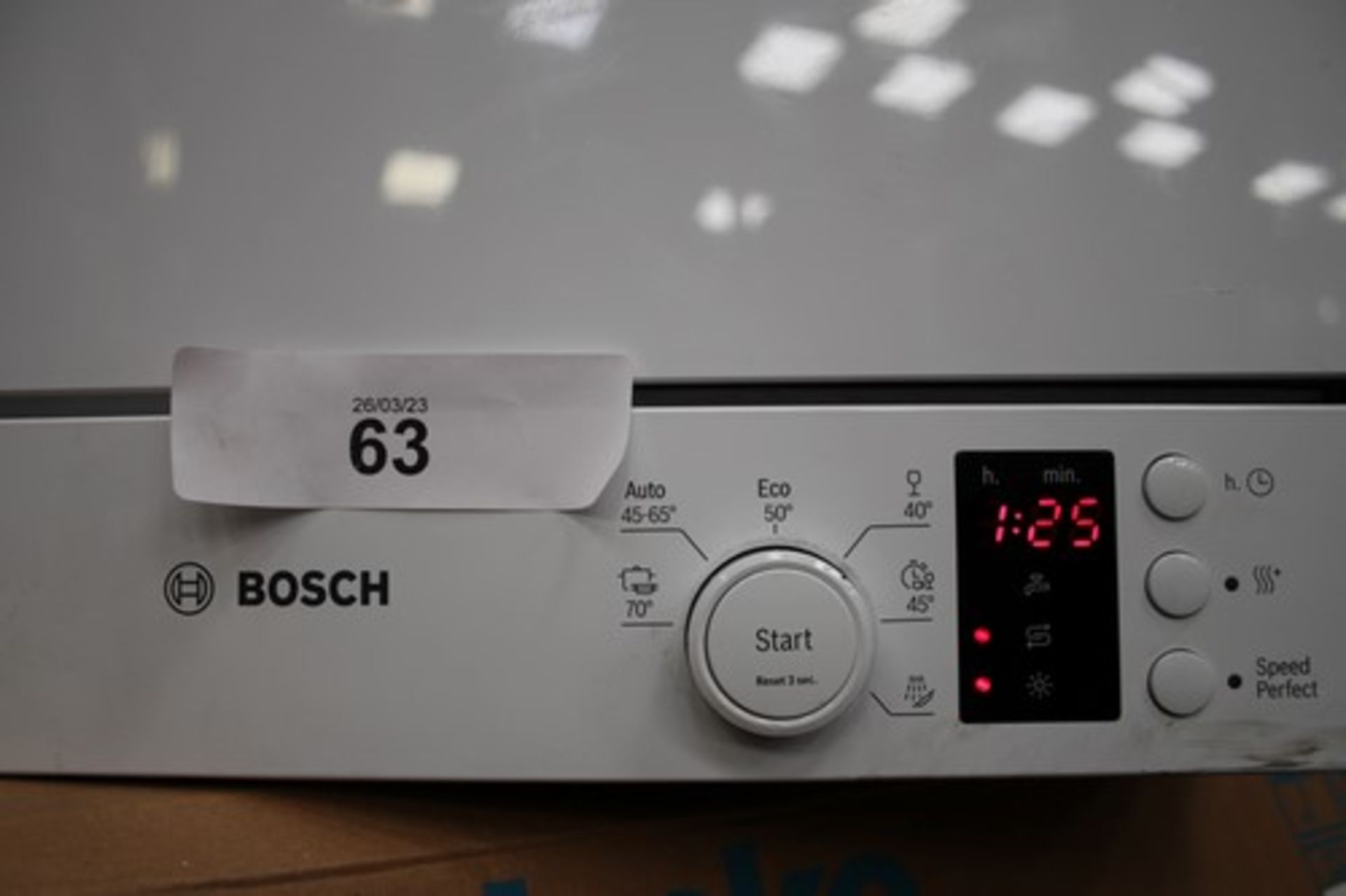 1 x Bosch tabletop compact dishwasher, model SKS62E32EU, damage to right hand corner - New (ES3END)