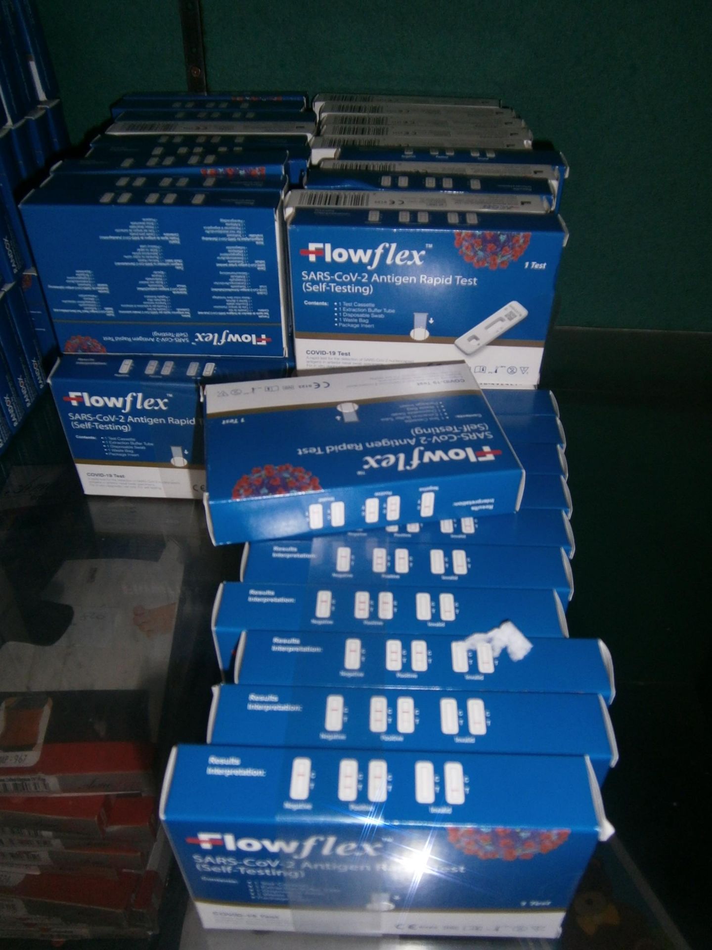 50 x boxes each containing 1 x Flowflex Sars-Cov-2 Antigen Rapid Test, expiry 10/2023 - Sealed new