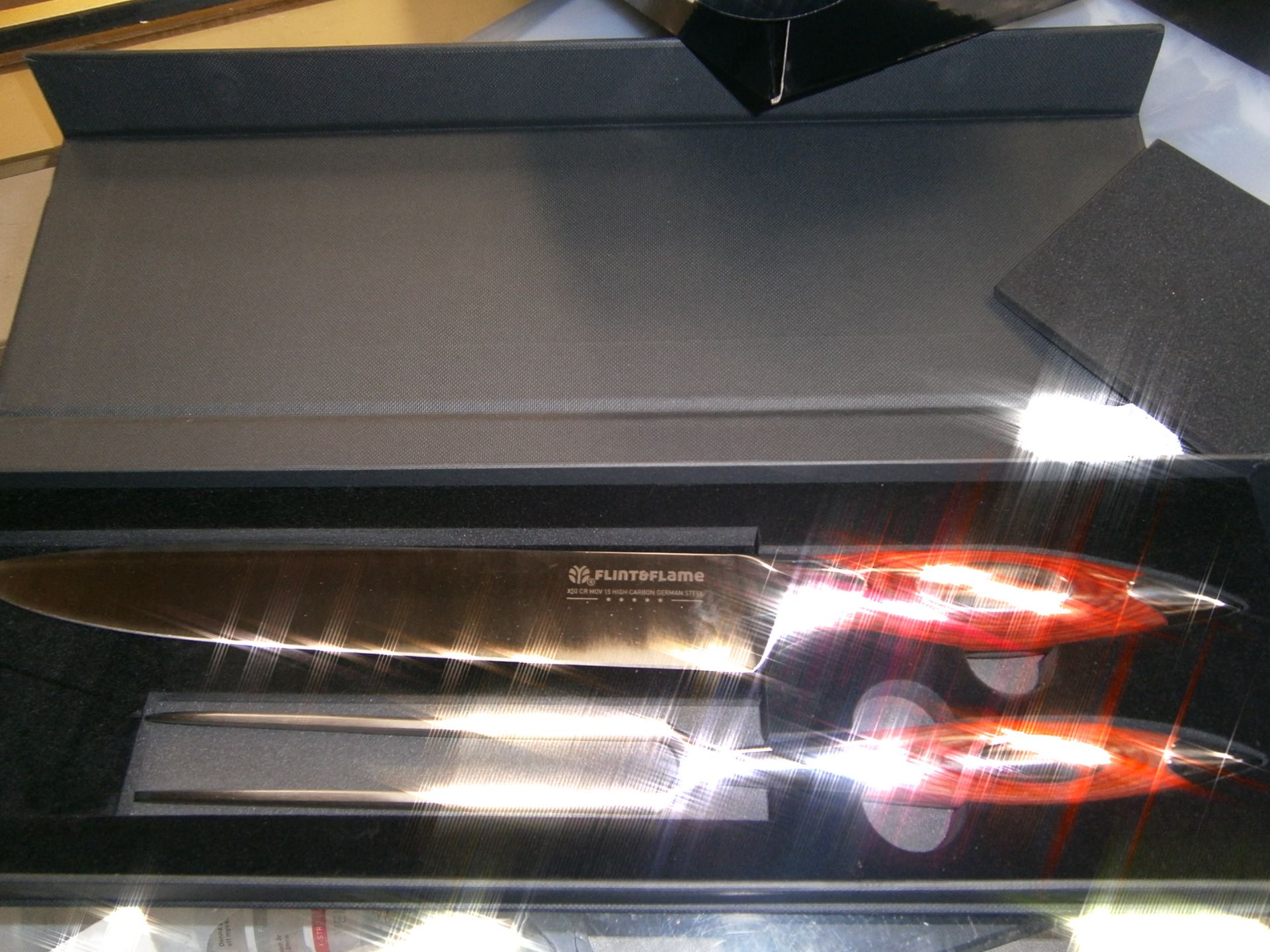 1 x Fint & Flame boxed 9" carving set, RRP £179.00 - New (C8A)