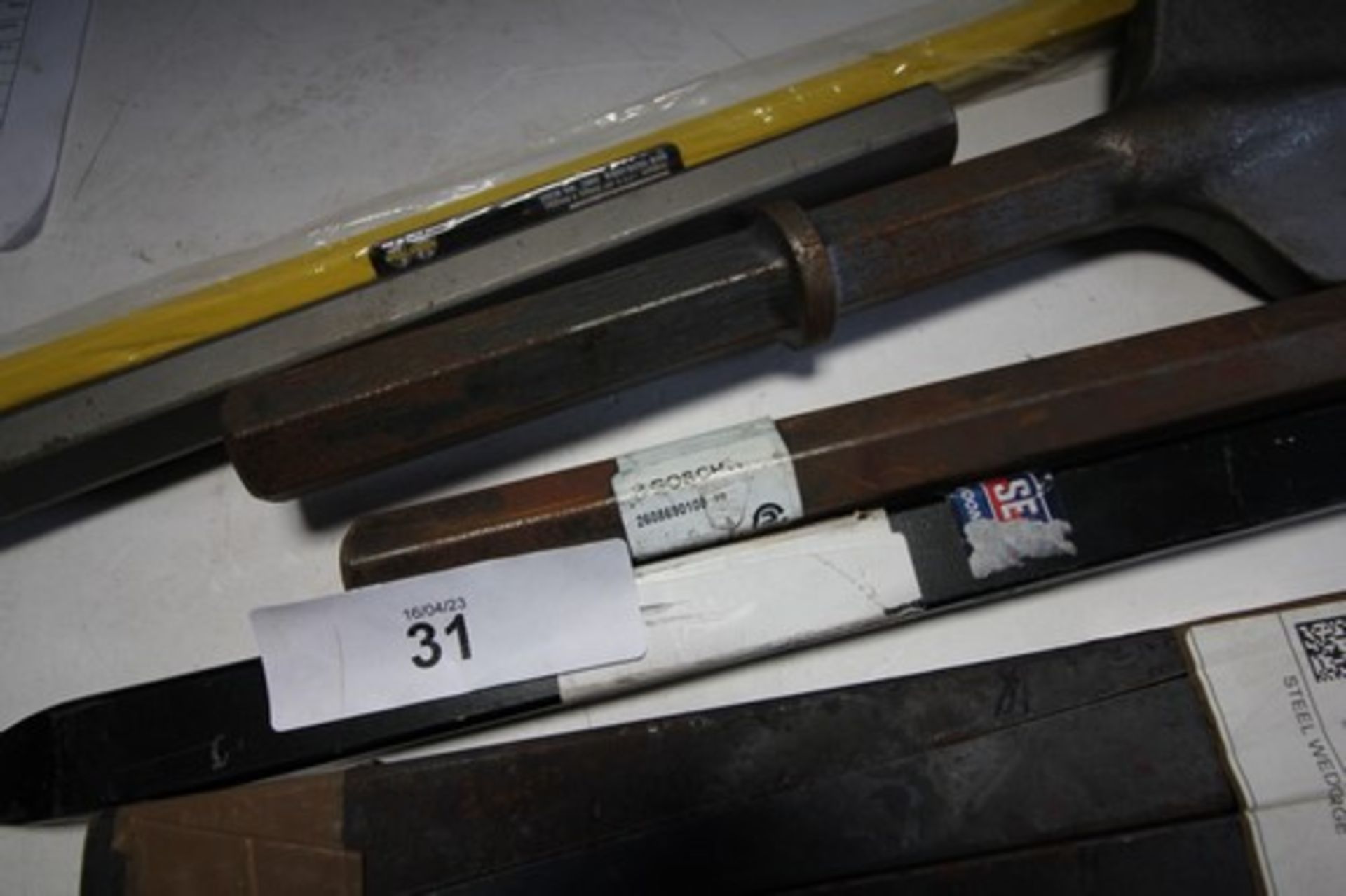 A selection of chisels and points including 3 x large steel wedges, code 137800, 1 x 36mm X 400mm - Image 3 of 3