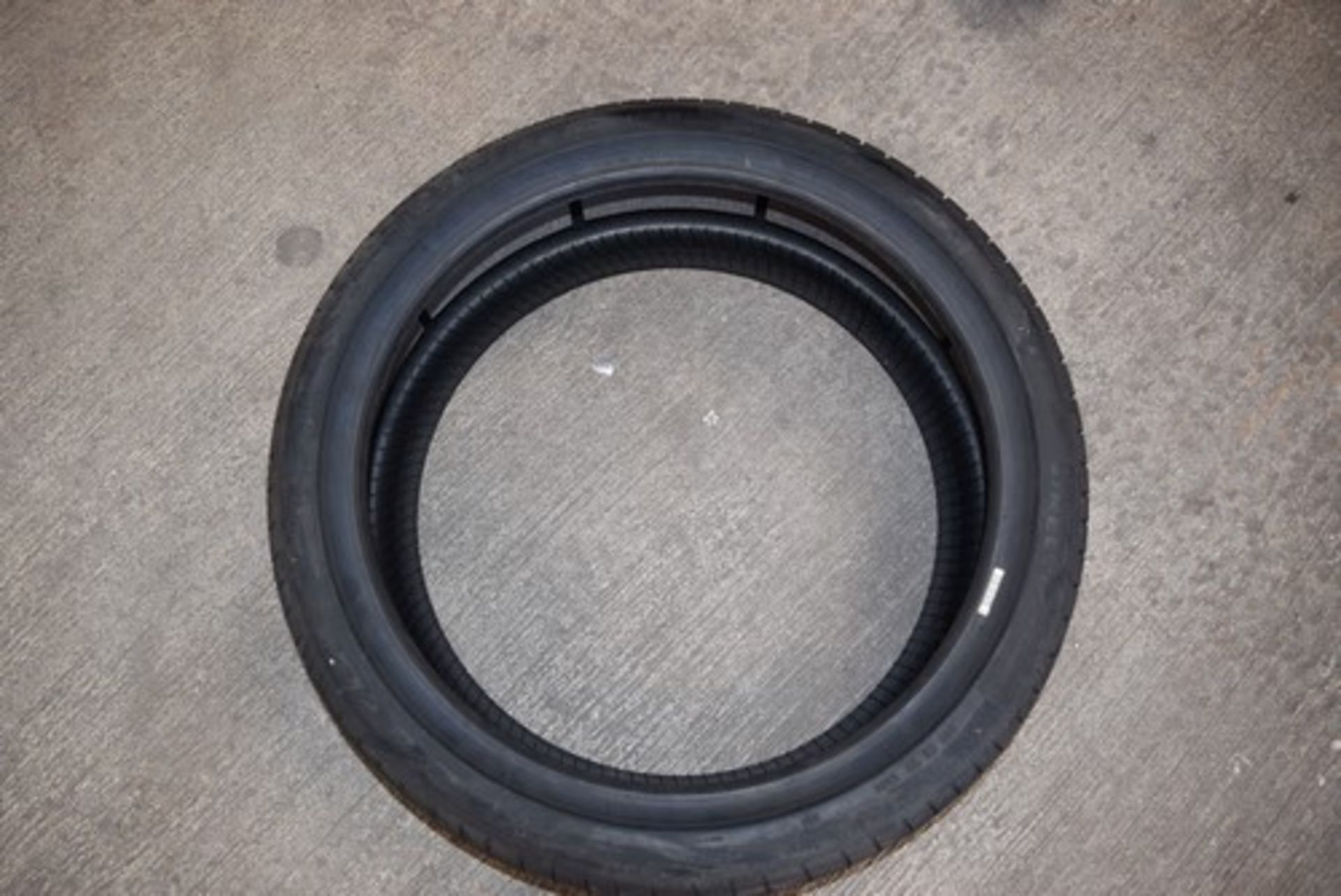 1 x Pirelli P Zero All Season tyre, size 245/40R21, 100W - New (pallet 1) - Image 2 of 2