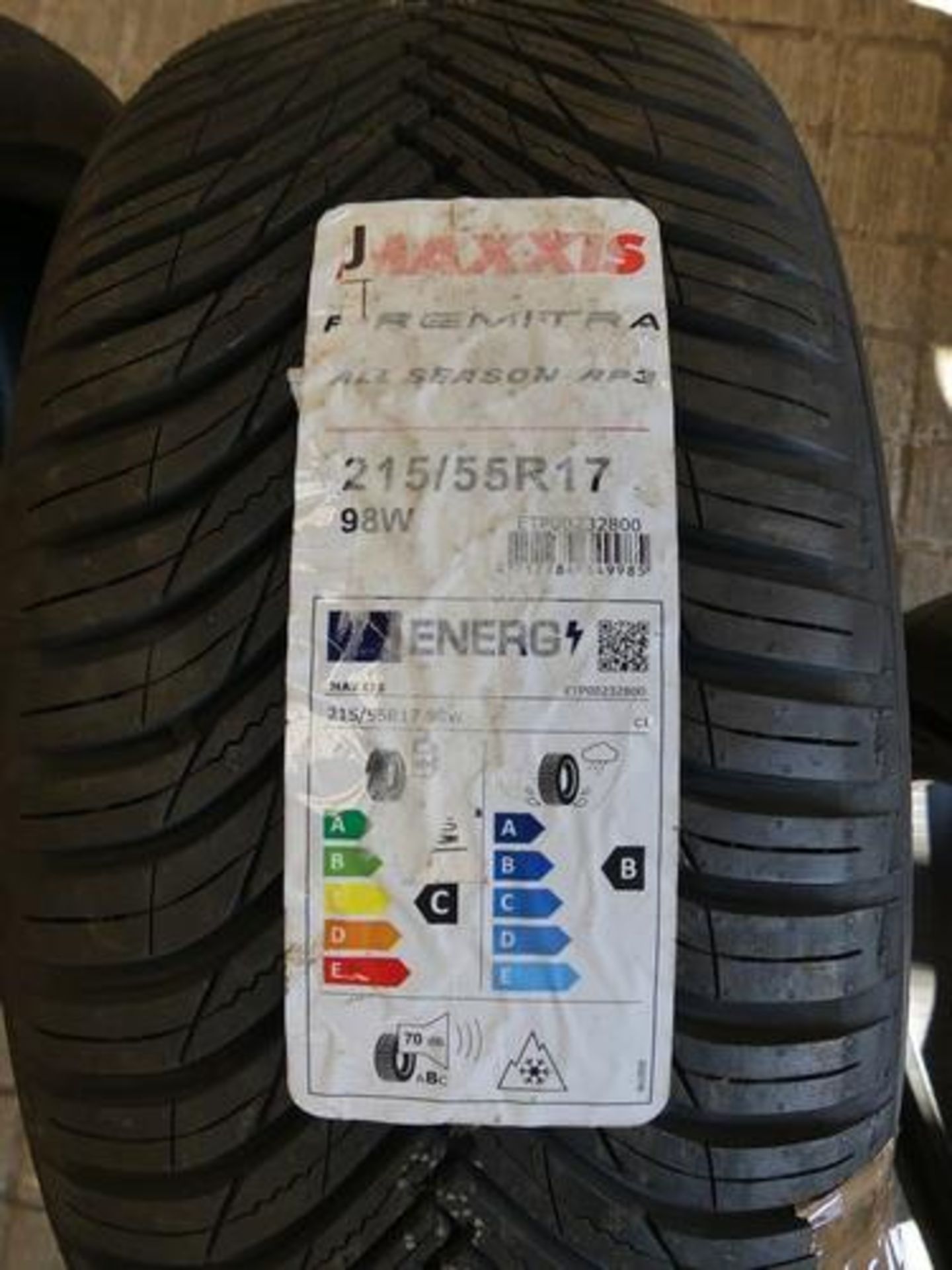 1 x Maxxis Premitra All Season AP3 tyre, size 215/55R17 98W - New with label (pallet 3)