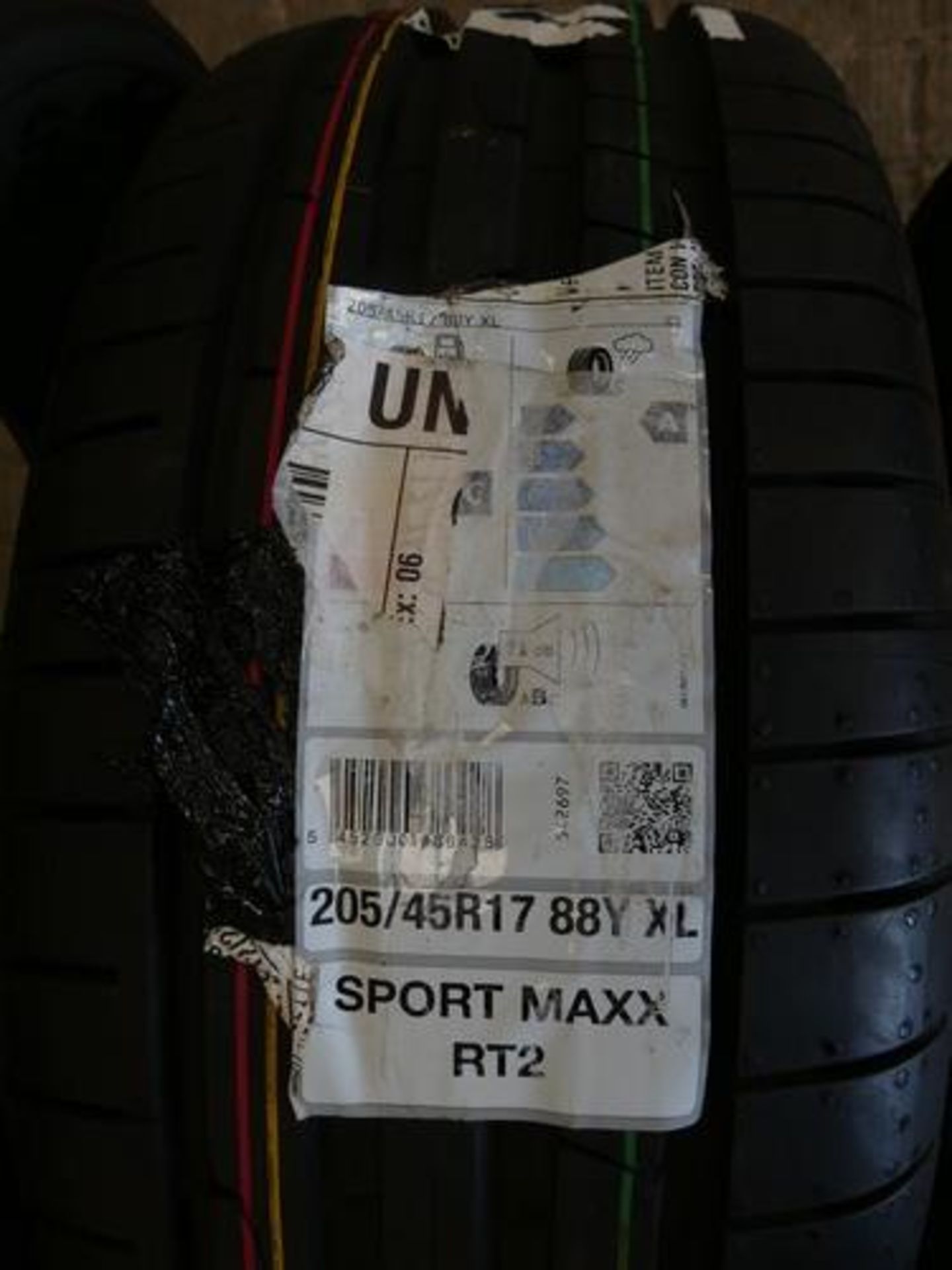 1 x Dunlop Sport Max RT2 tyre, size 205/45R17 88Y XL - New with label (pallet 3)