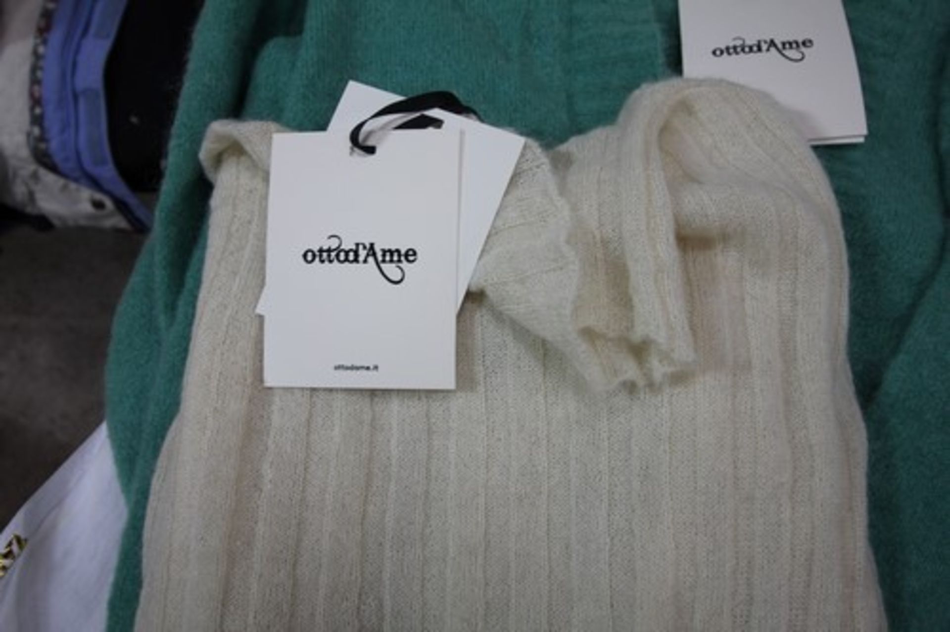 6 x pieces of Ottod Ame in various styles and sizes, some containing alpaca wool and cashmere - - Image 3 of 3